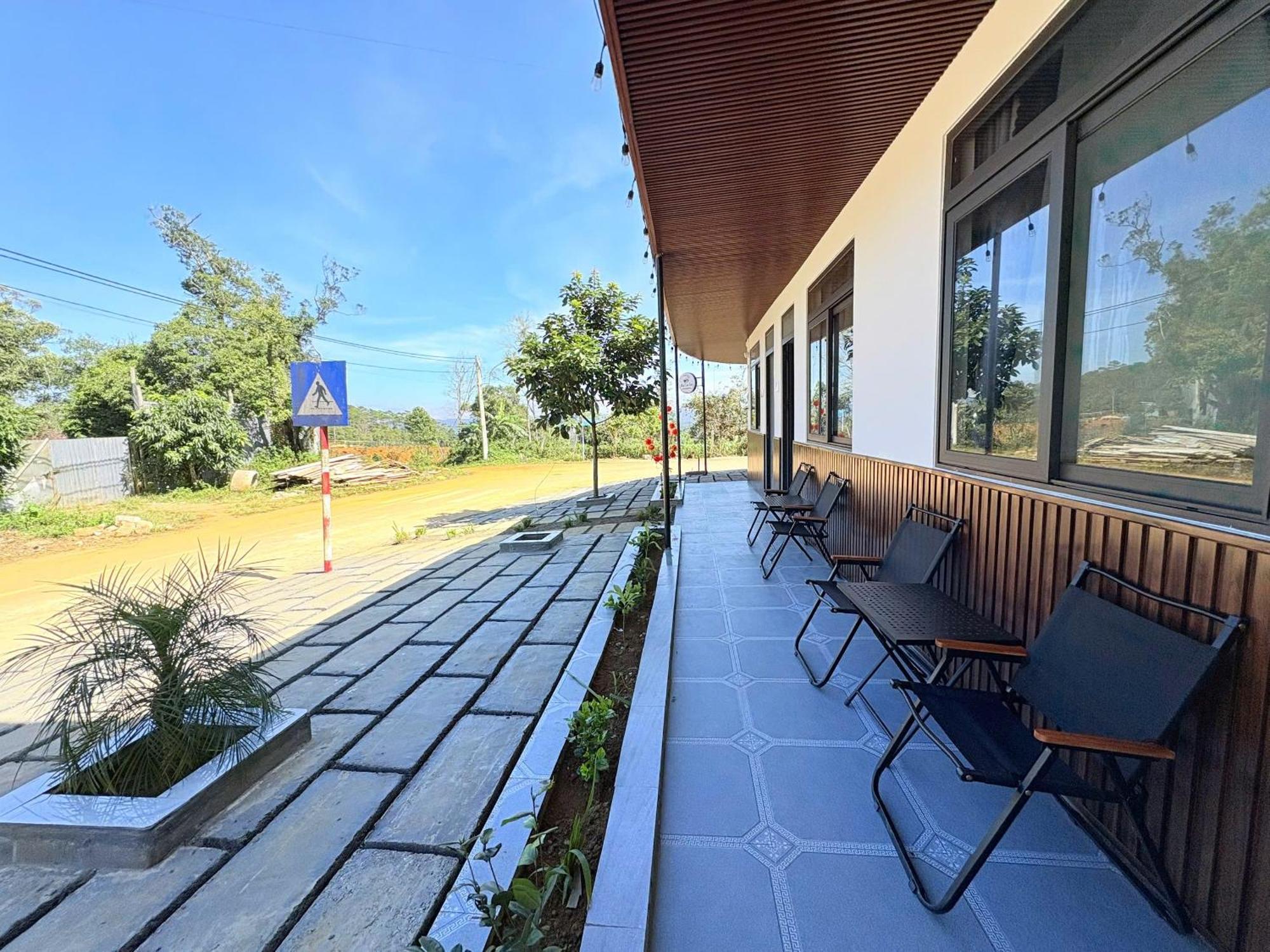Homestay Nha Cua Gao Kon Tum Eksteriør billede